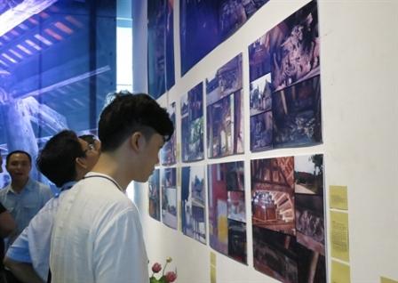 La maison commune du Nord à travers une exposition à Hanoi